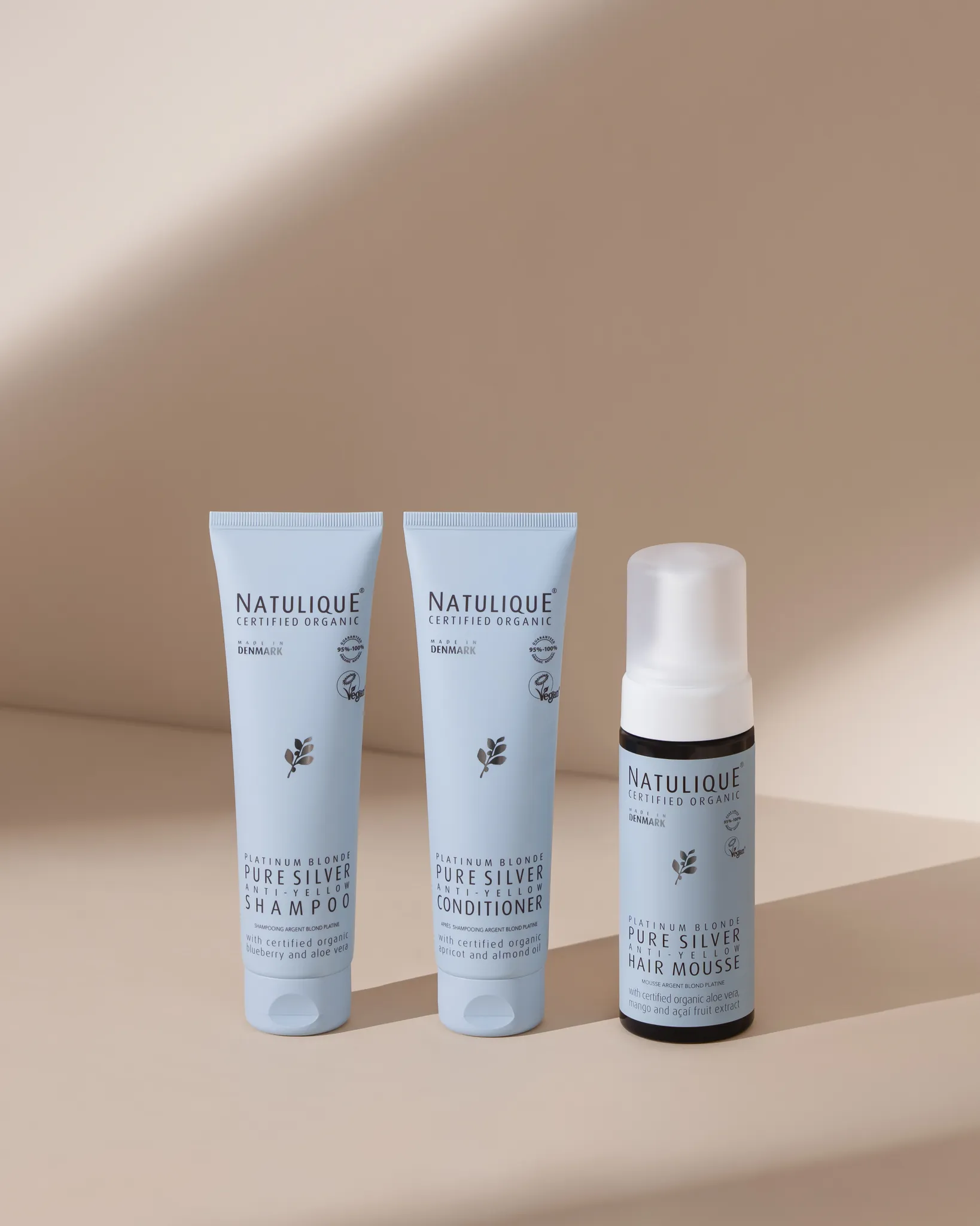 Natulique Pure Silver Shampoo, Conditioner e Hair Mousse en blau cleir